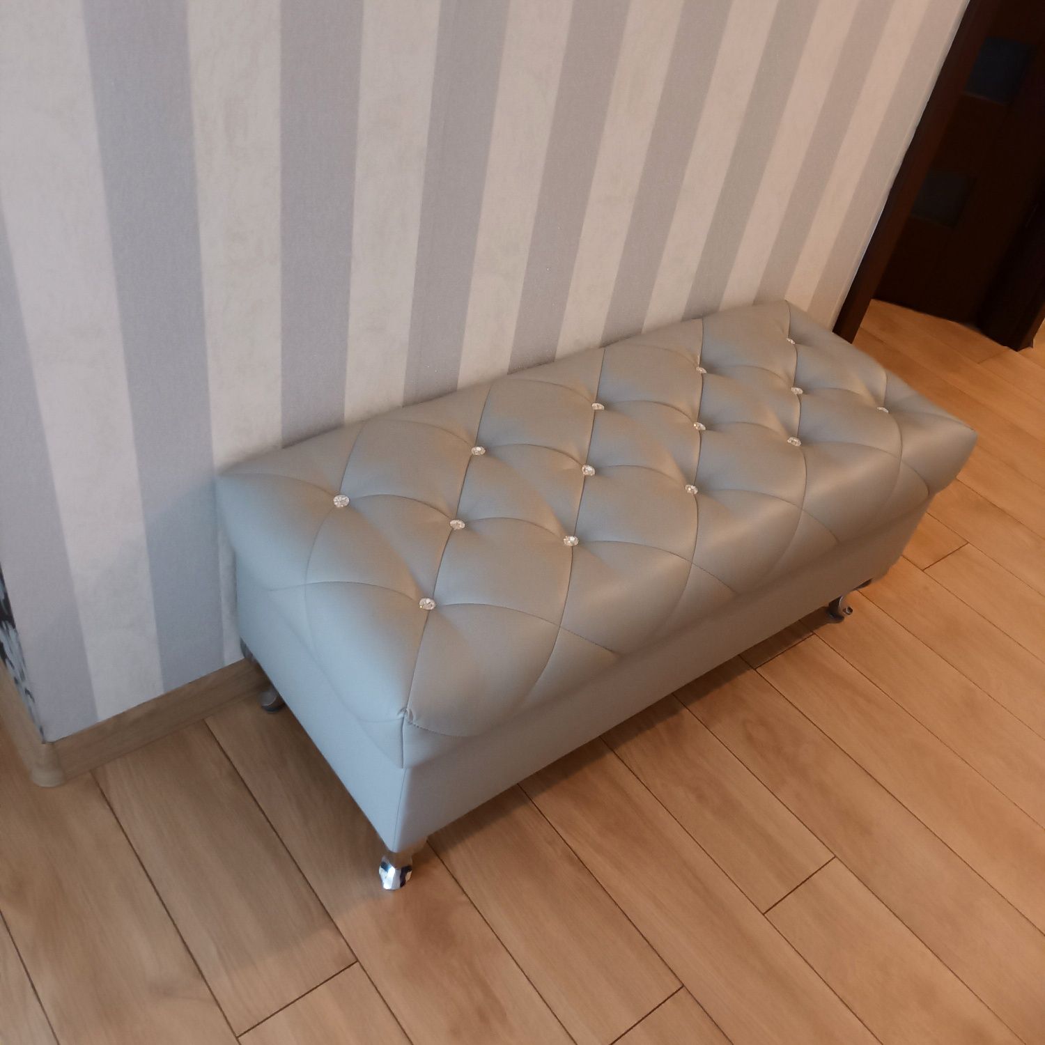 Pufa schowek na buty Swarovski szara glamour