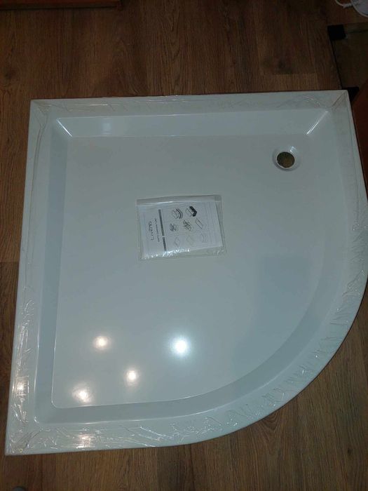 Brodzik 90x90 półokrągły Liveno Nowy z odpływem