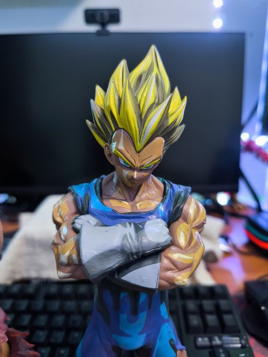 Figuras Goku e vegeta