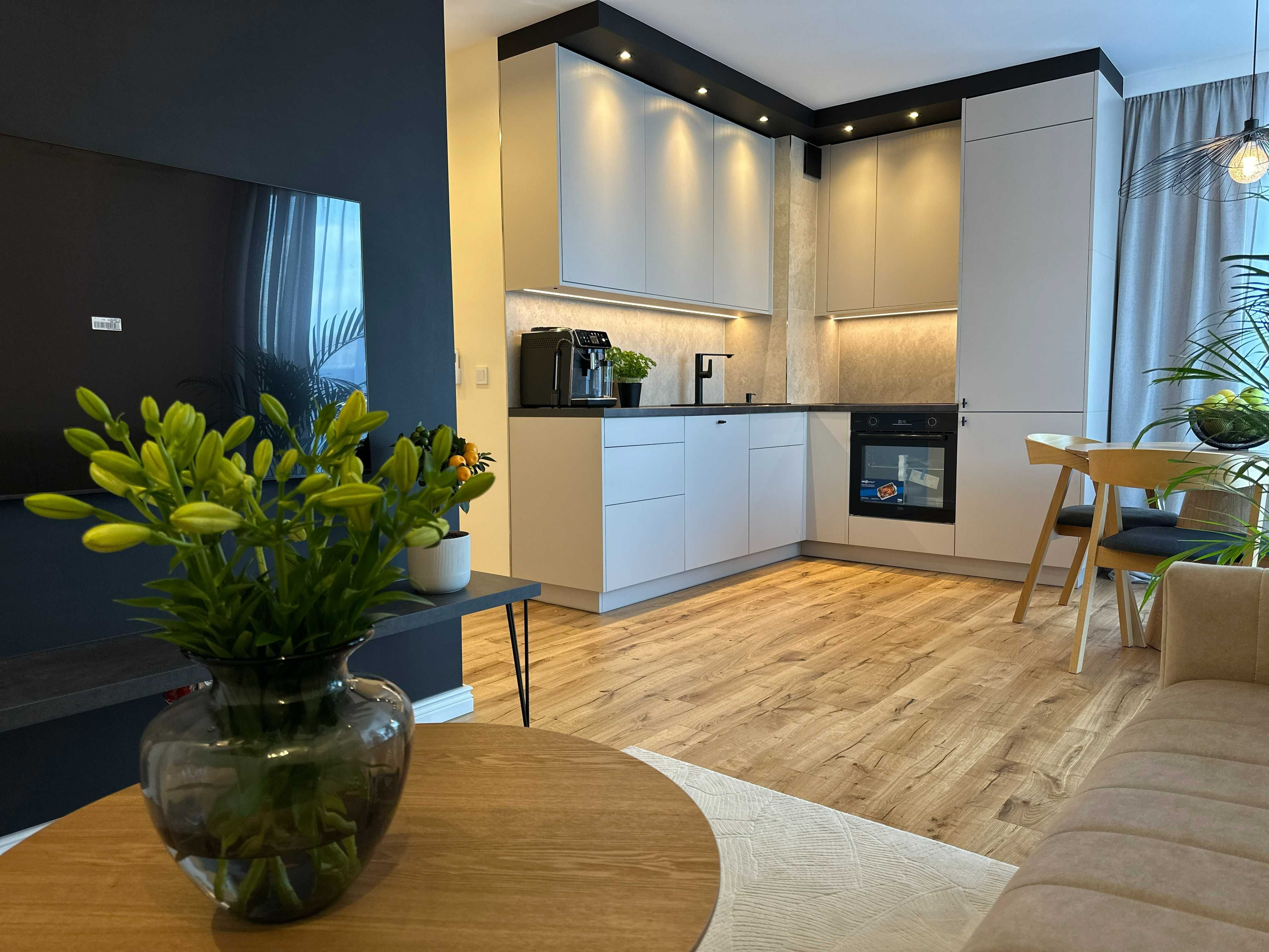 Nowe wykończone 2 pokoje 43,4 m2 z ogródkiem 55 m2 bez PCC, Właściciel