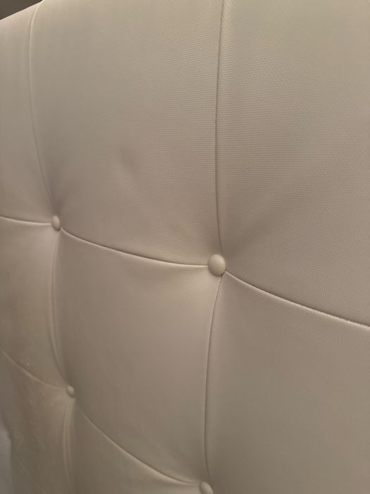 Cabeceira de cama branca