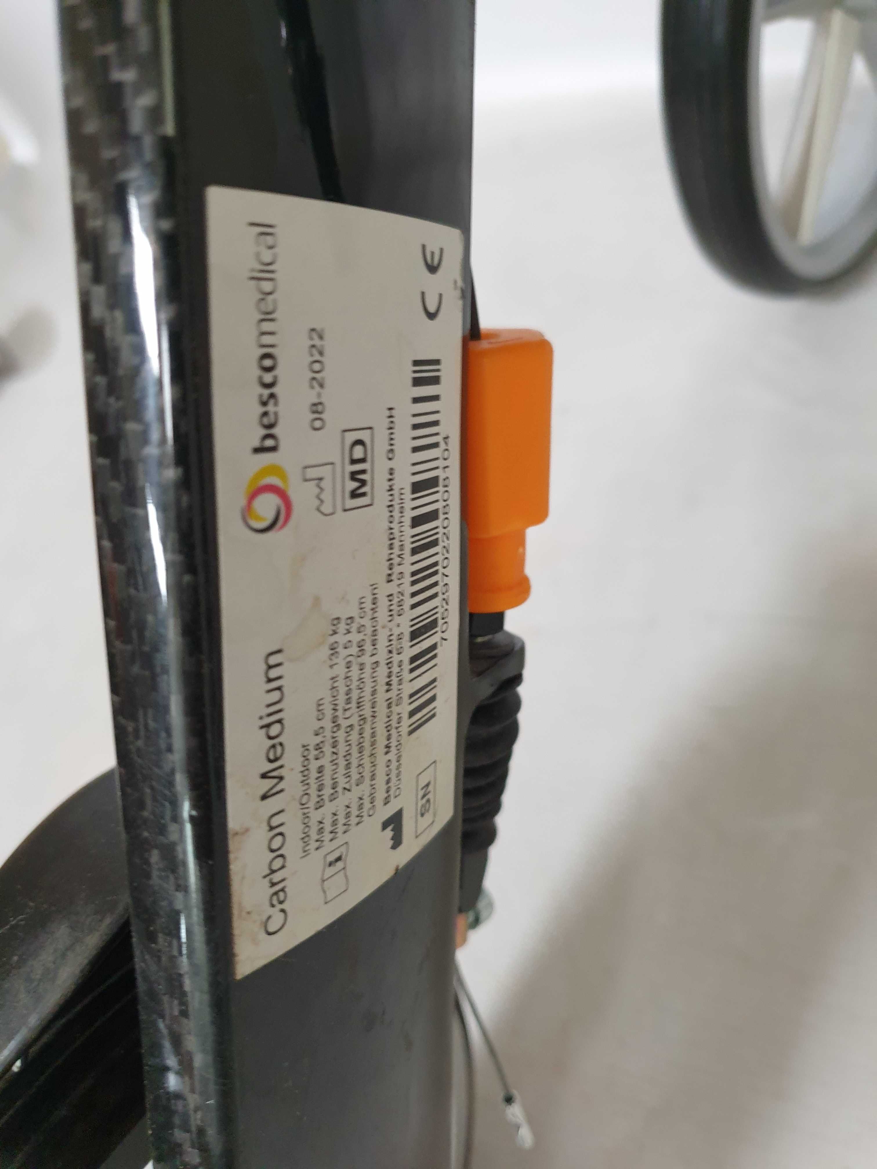 Chodzik składany CARBON BASCO MEDICL lekki