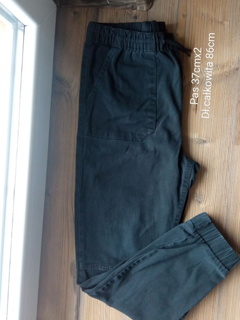 Spodnie czarne materiałowe r 158