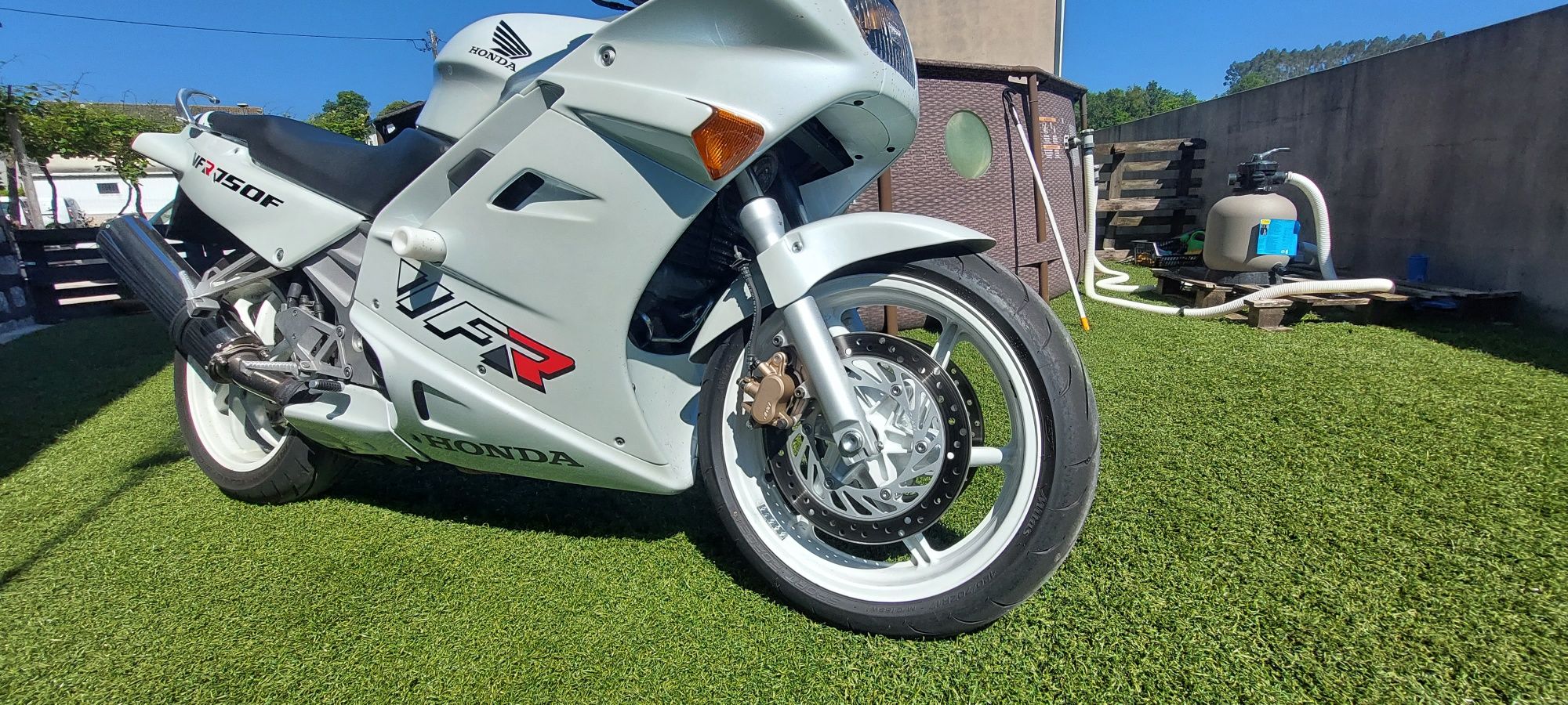Honda VFR 750F RC36
