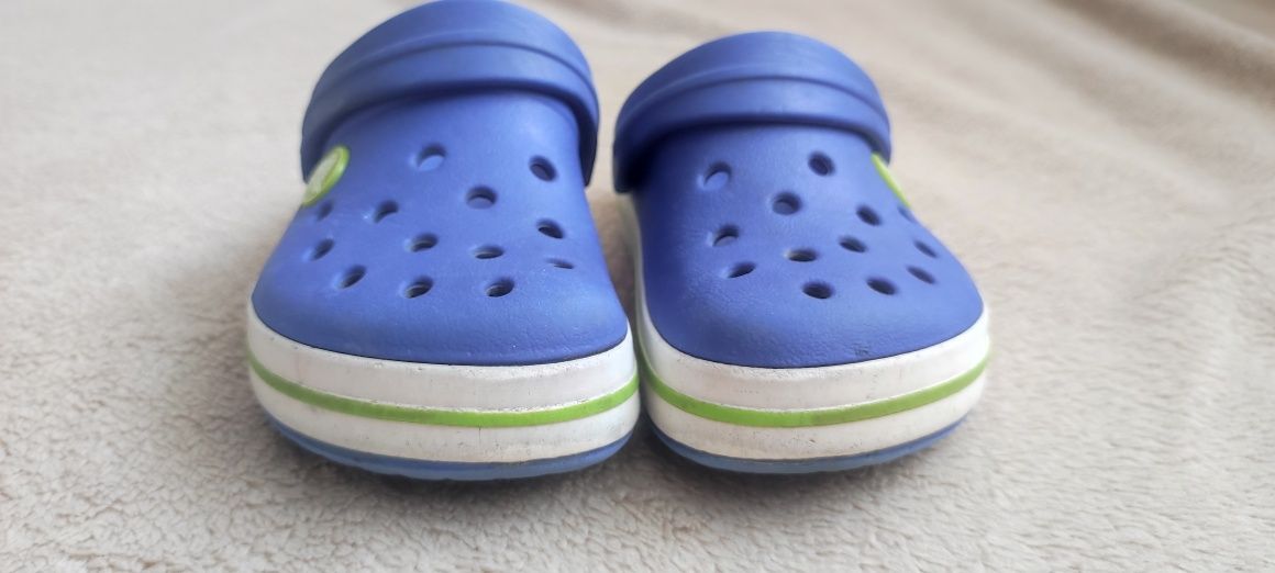 Продам crocs c 8-9