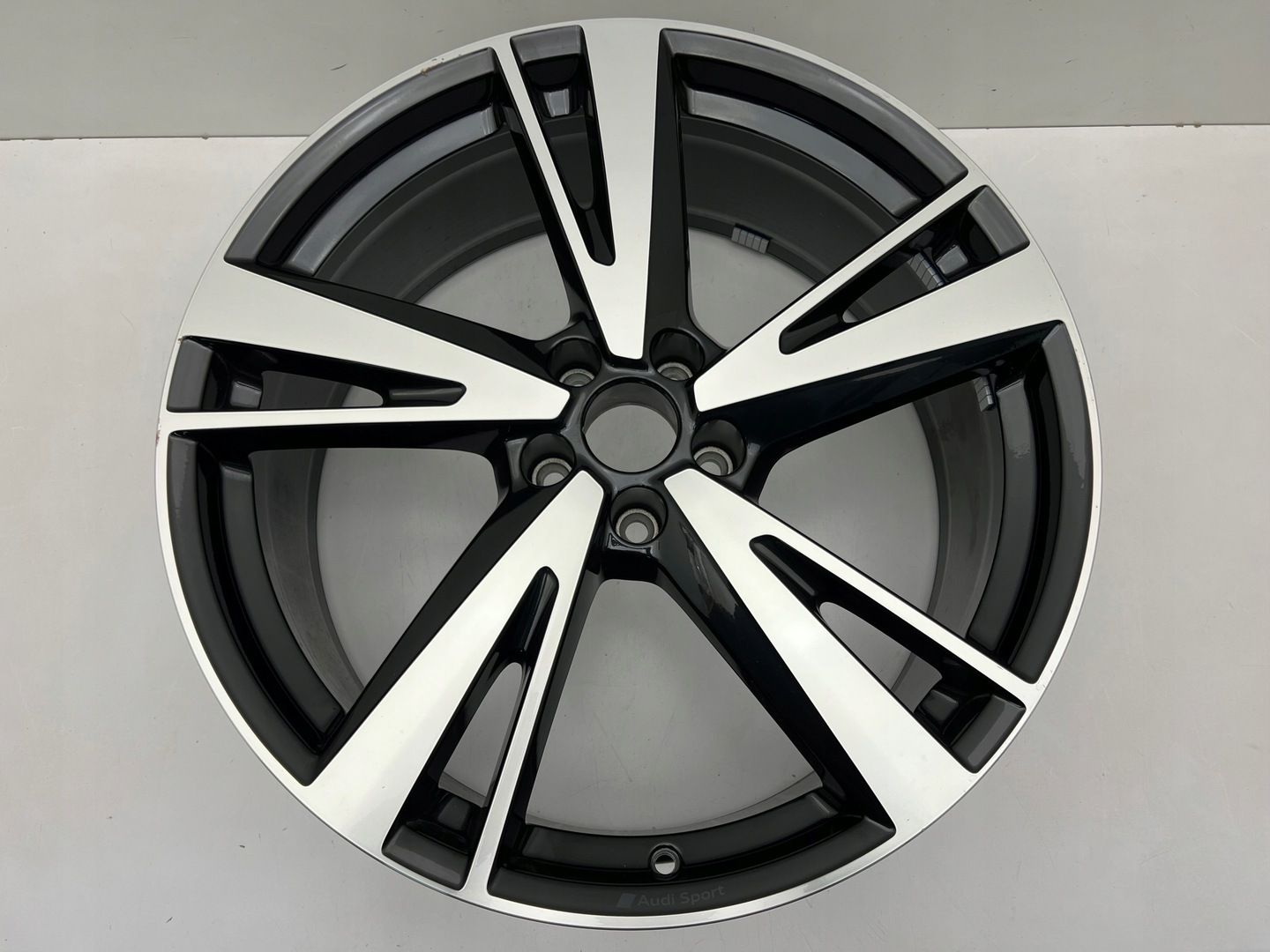 Audi A6 S6 RS6 C8 4K Felga koło 8.5Jx21 ET43 5x112