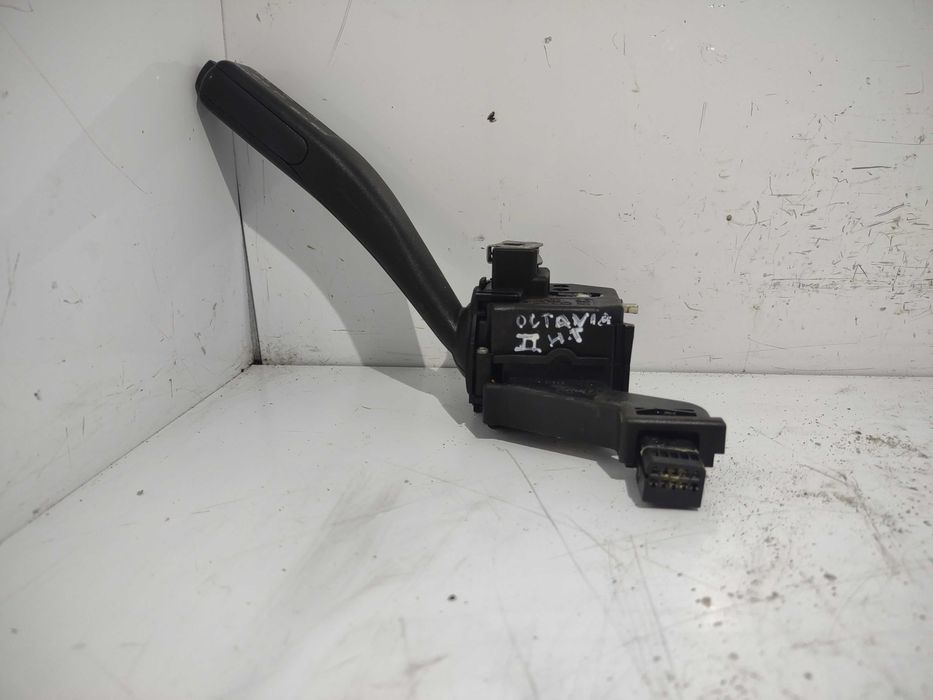 Przełącznik świateł kierunkowskazów SKODA OCTAVIA 2
