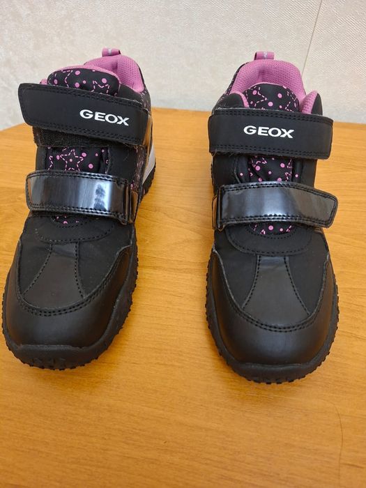 Продам підліткове взуття Geox (б/в)