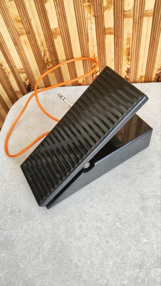 FOOT CONTROLLER Korg FC6 + педаль і дроти