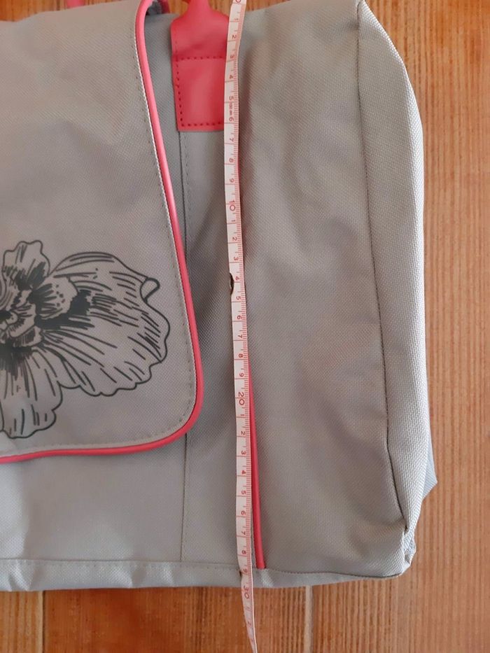 Saco desportivo cinzento e rosa