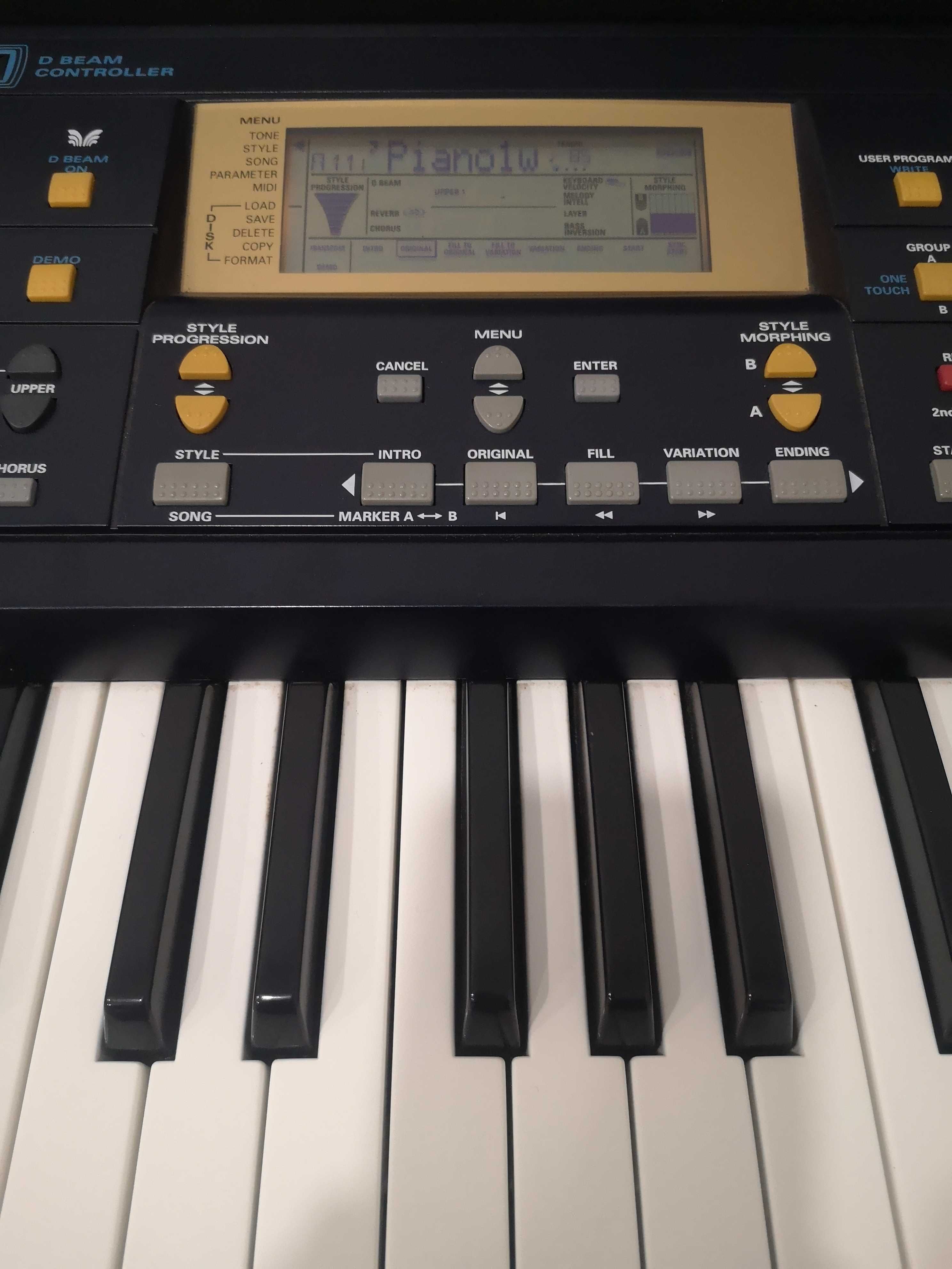 Teclado Roland EM50