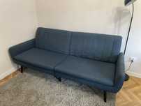 Granatowa sofa kanapa rozkładana JYSK