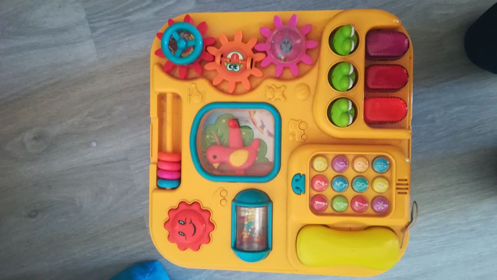 Mesa de actividades 1-2 anos