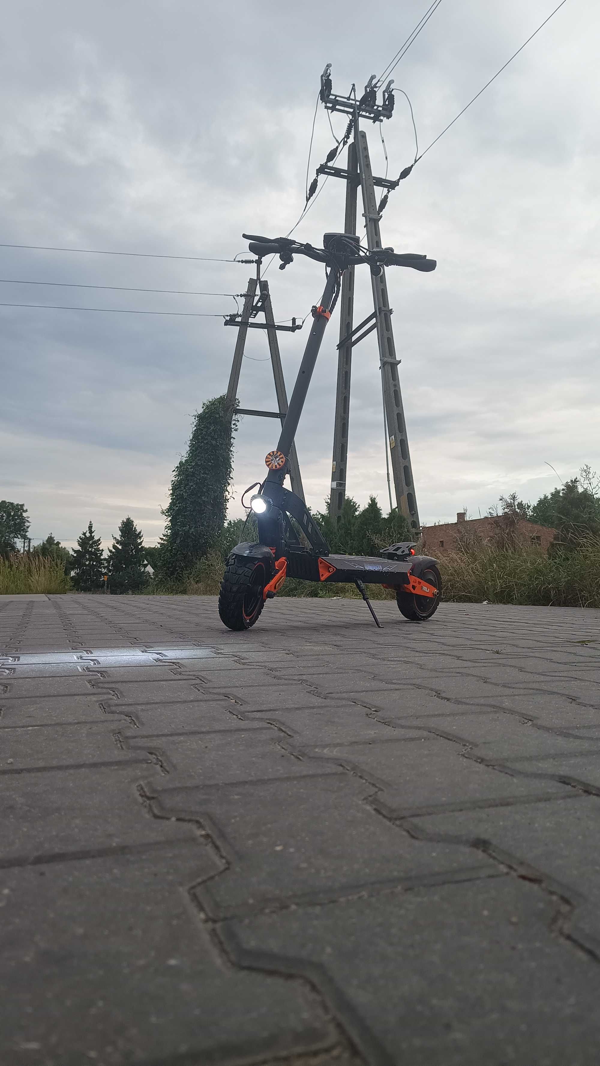 Hulajnoga elektryczna kamikaze k1 plus posiada gwarancję