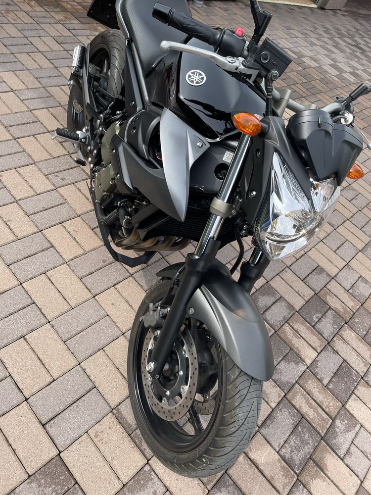 Motocykl Yamaha xj6