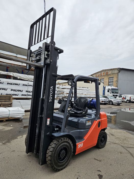 Навантажувач Toyota 2,5 т газ. Вилочный погрузчик Тойота газ 2,5 т
