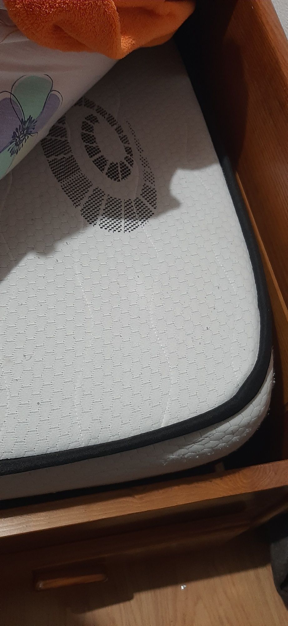 Cama de casal com gavetas