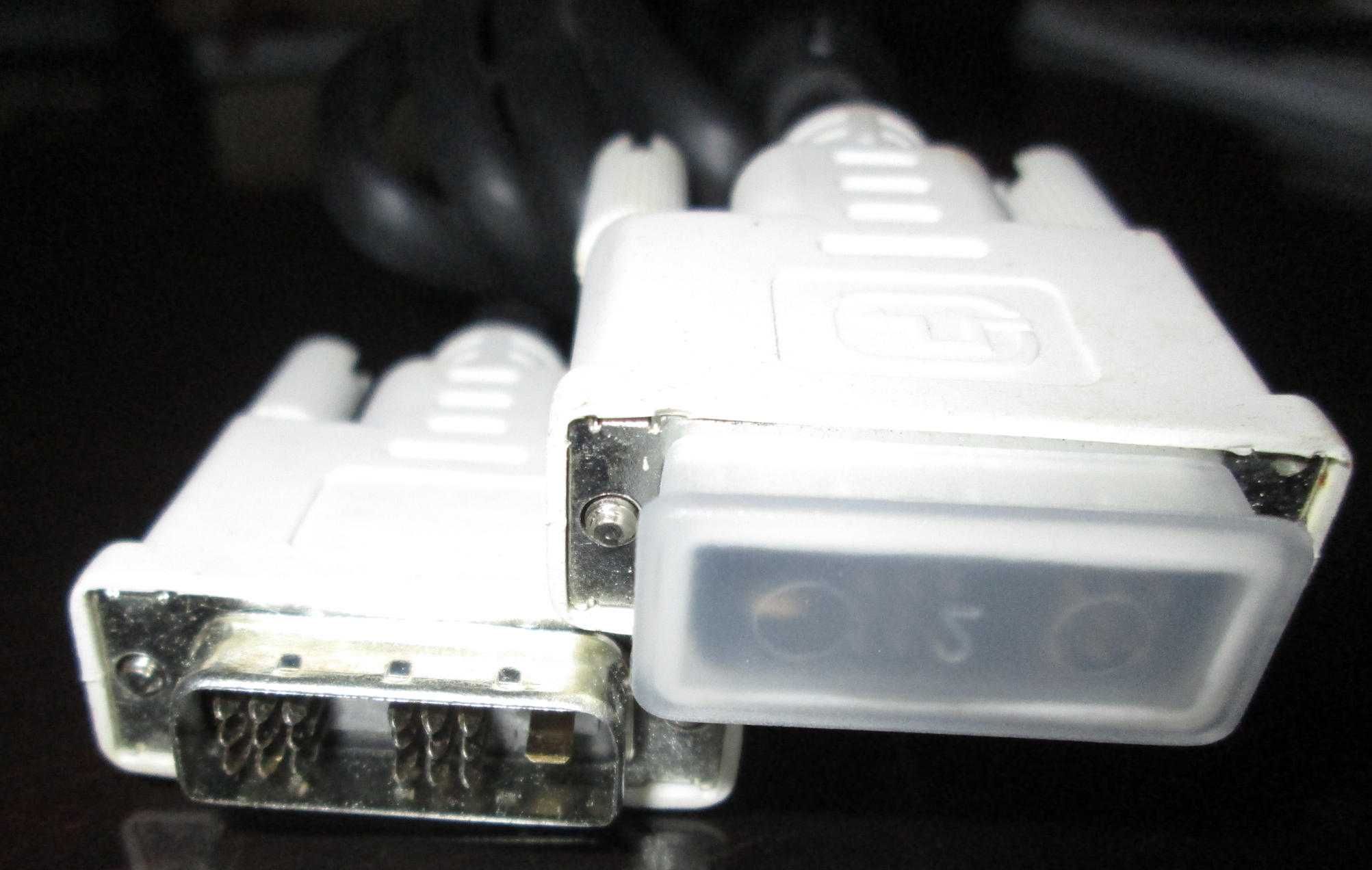 Cabos DVI dual link (macho-macho), VGA, SCART