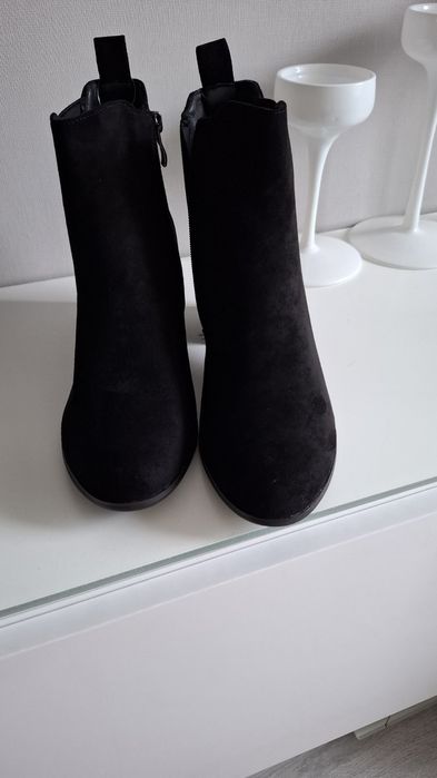 Продам замшевые полусапожки