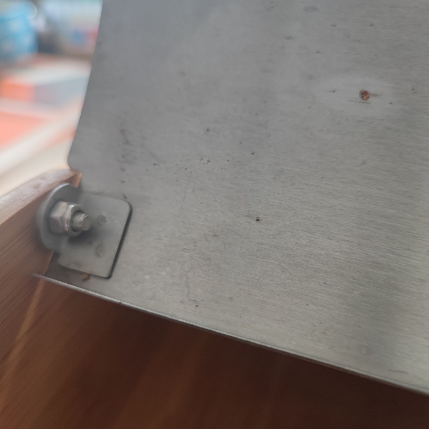 Chlebak bambusowy z pokrywą metalową