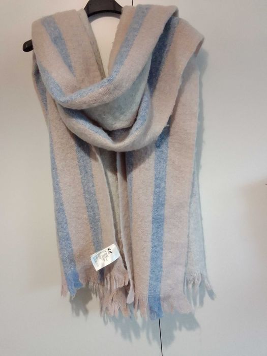 Piękny gruby  szal damski