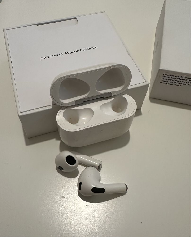 Продам Airpods 3