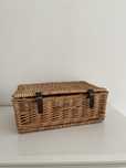 Cesta de palha com fechos