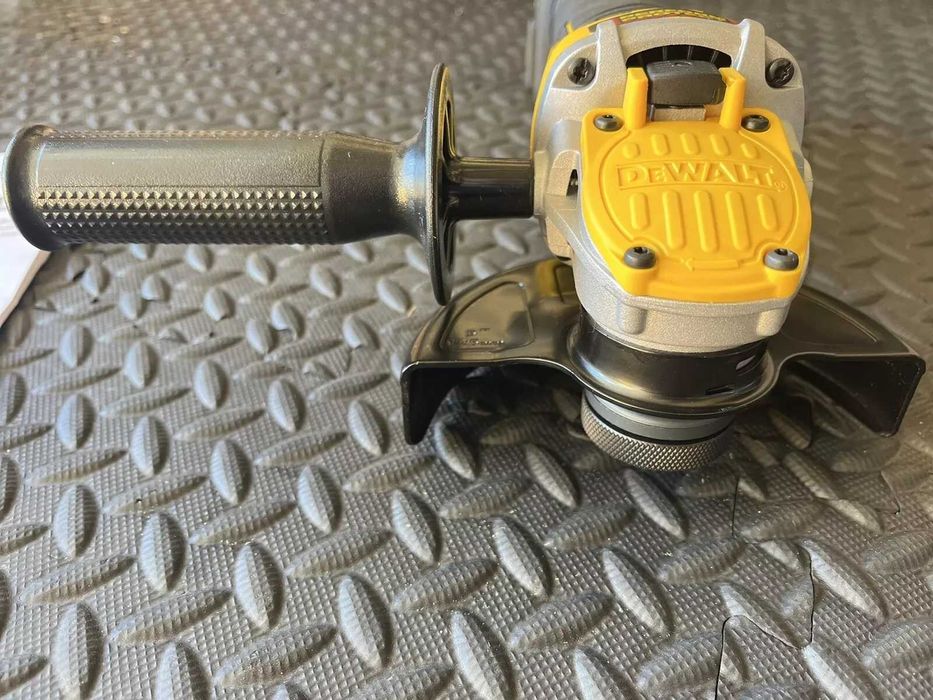 Аккумуляторная болгарка DeWALT DCG415 20v новая