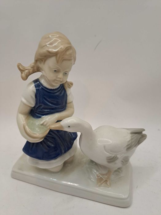 Статуетка. Статуэтка. Дети