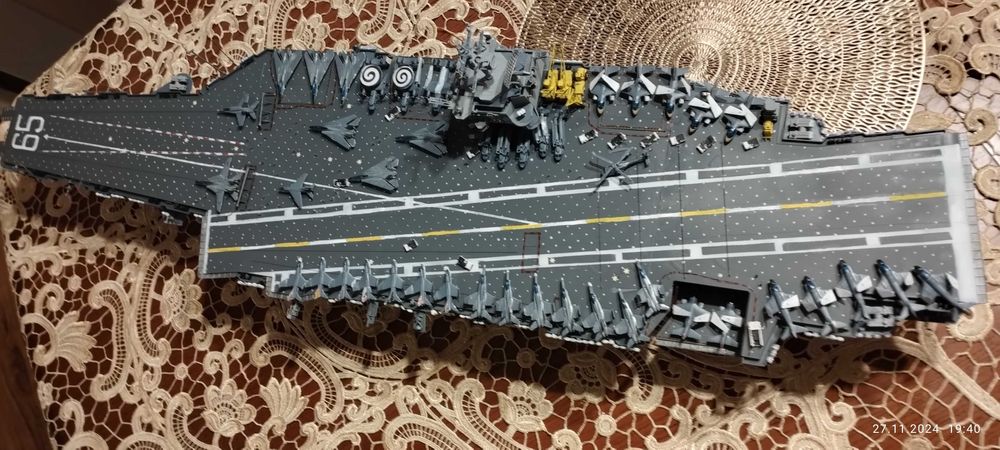 Sprzedam złożony model lotniskowca,,Enterprise"