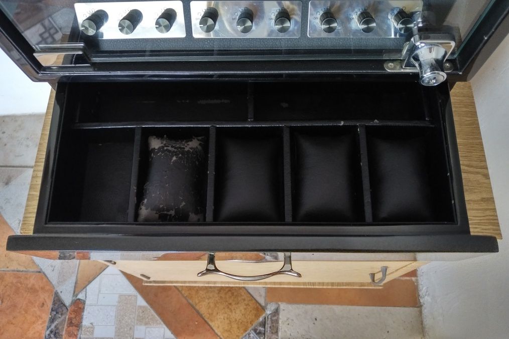 Szafka/witryna na zegarki, PianoBlack
