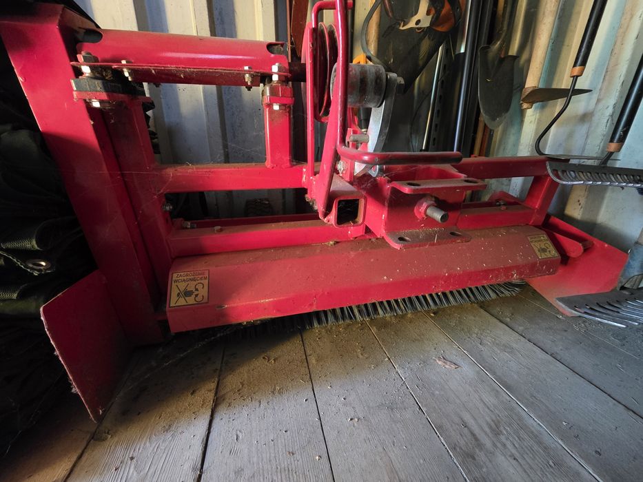 Traktor Honda do konserwacji boisk