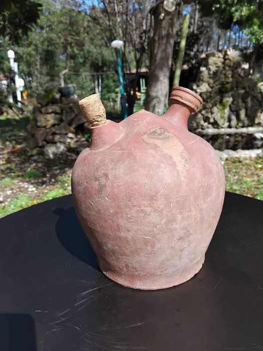 Bilha antiga em barro