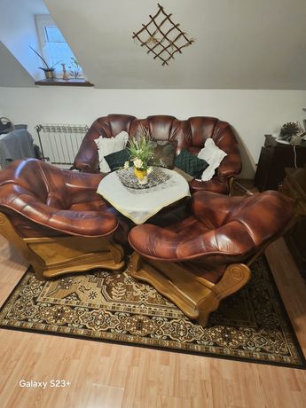 Sprzedam komplet wypoczynkowy 3+1+1 skórzany