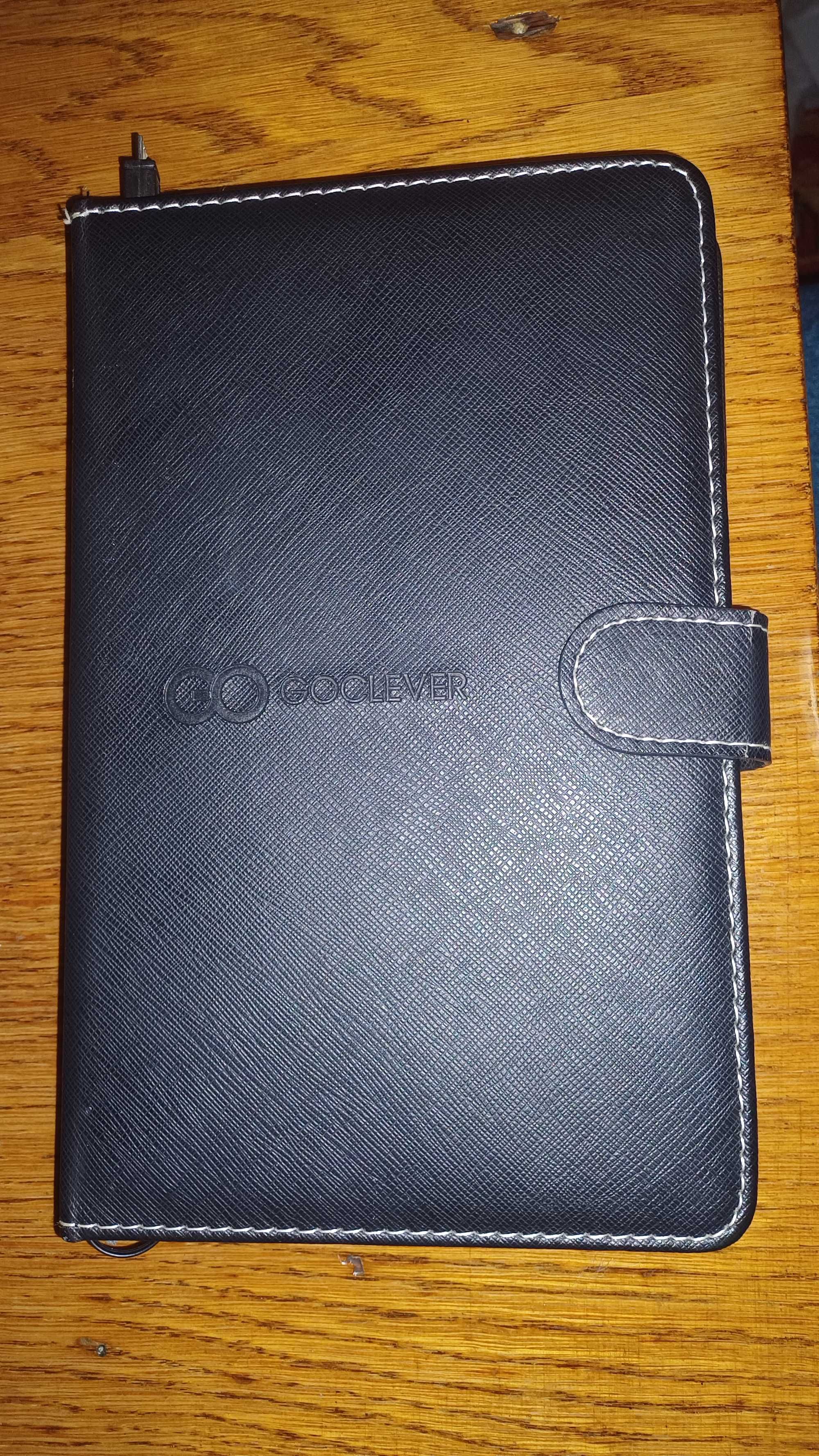 Планшет Bravis NB851 8" 3G Black з чохлом в робочому стані