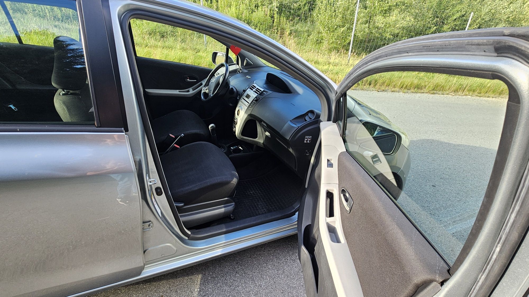TOYOTA YARIS 1.0 2005r