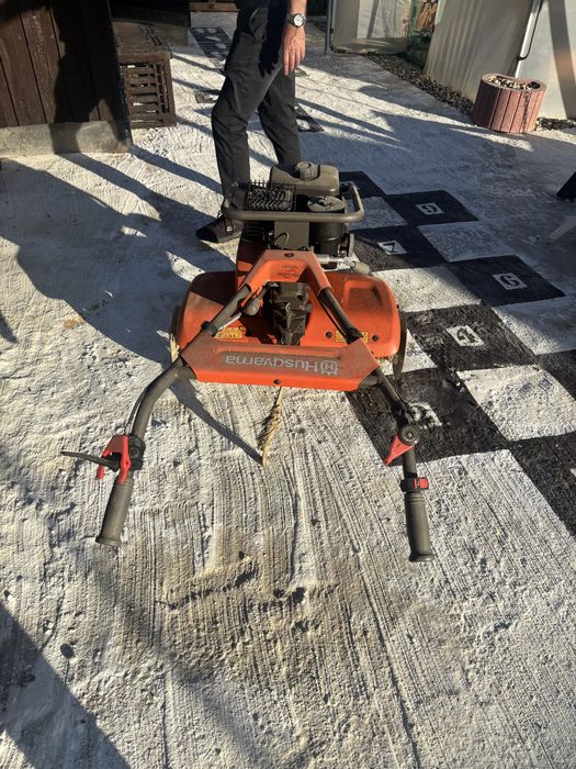 Motocultivadora Husqvarna TF 230 como nova