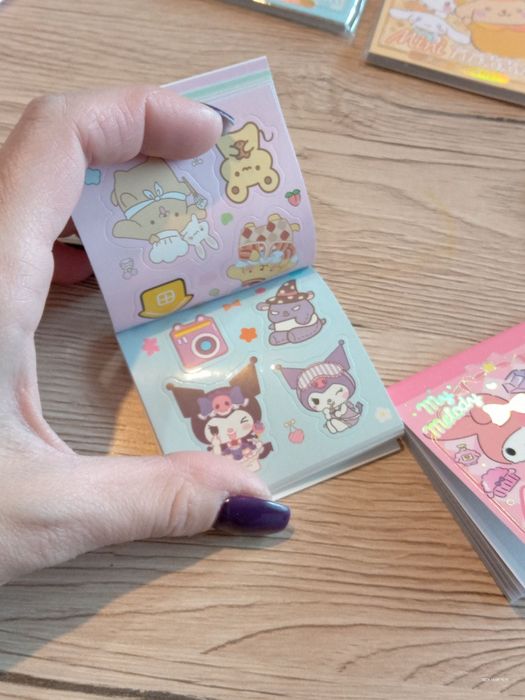 Książeczka naklejki sanrio