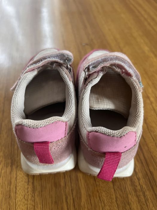 Кроссівки гарненькі