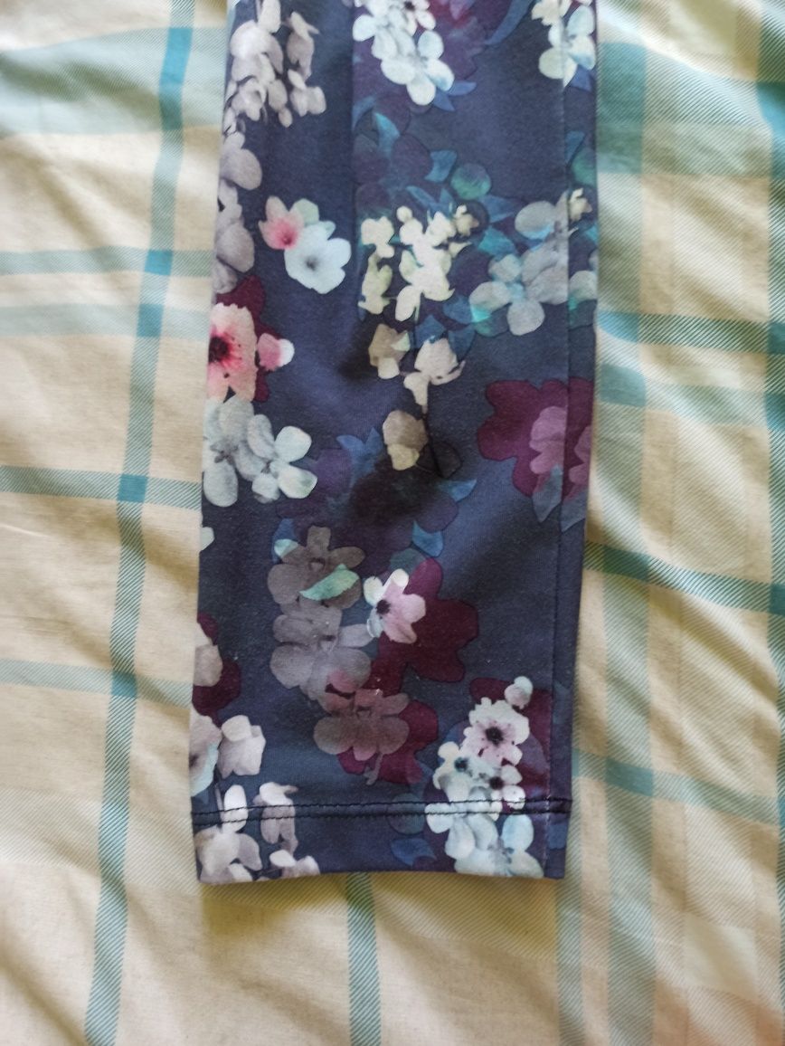 Spodnie w kwiaty legginsy