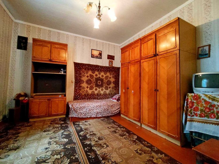 Продам частину будинку в гарному стані, з гаражем. (SP)