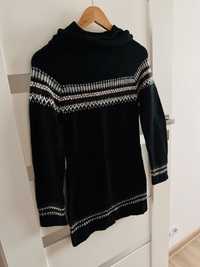 Czarny sweter z zimowym motywem