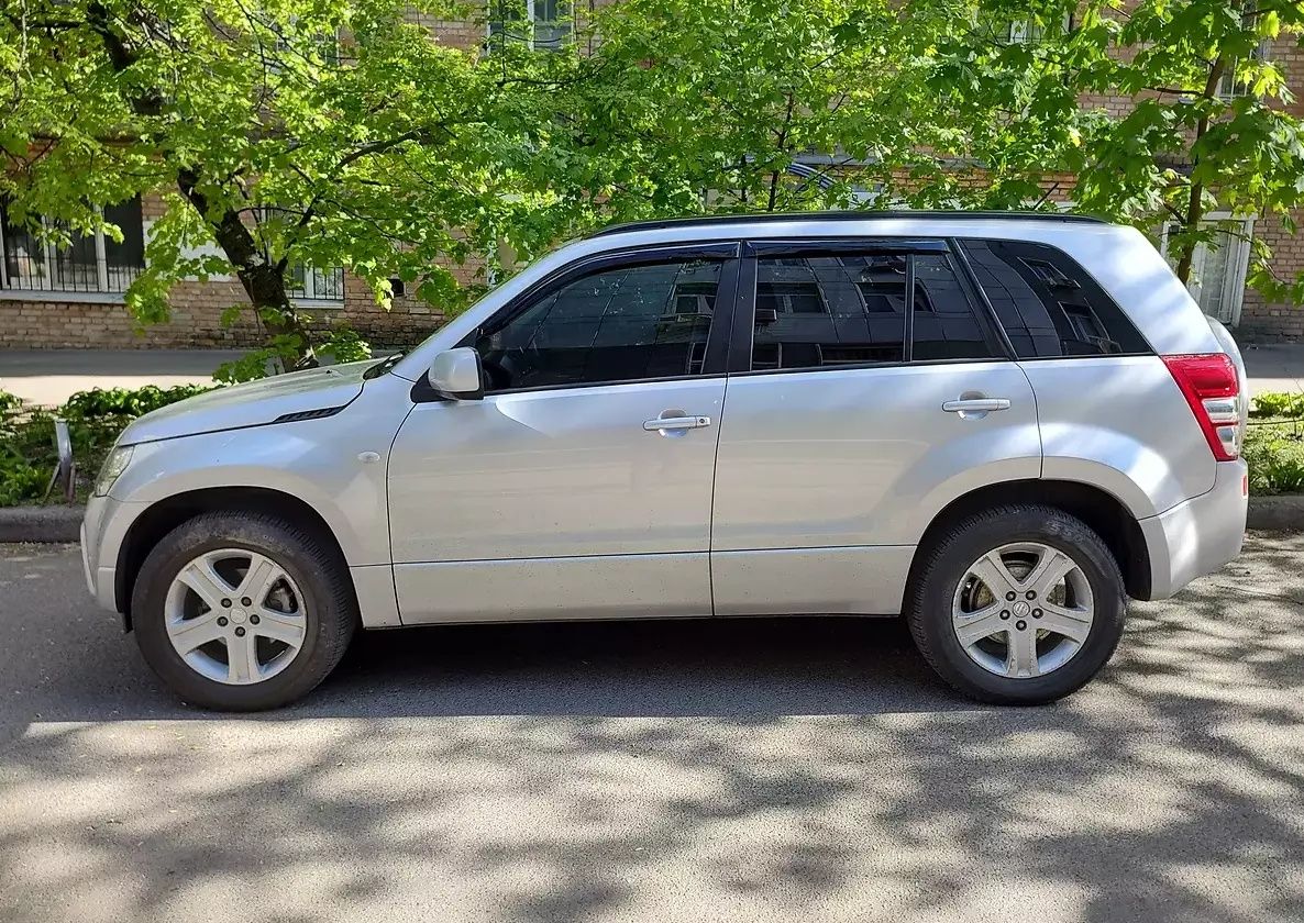 Suzuki Grand Vitara 2.0 автомат, рідні. пробіг 100км.