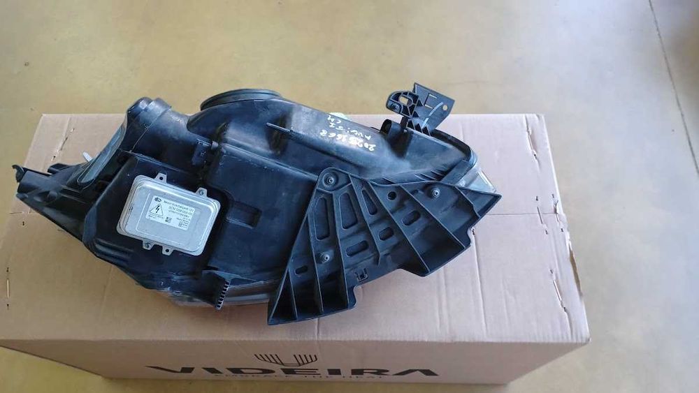 Vendo conjunto de 2 faróis Xenon Citroen C4 Picasso