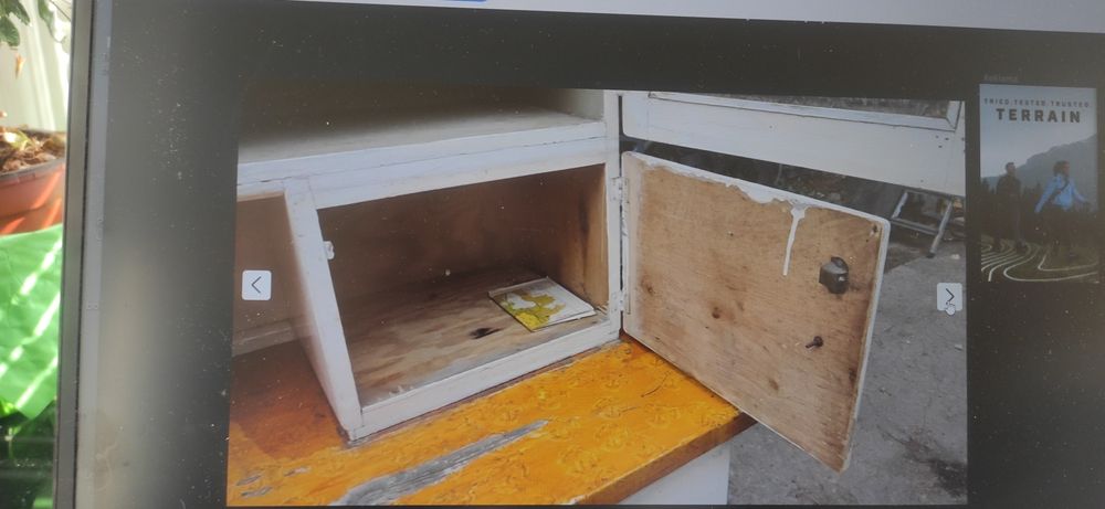 Kredens z czasów PRL stare meble kuchenny bialy prl