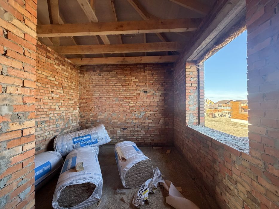 Окремий будинок у новому котеджному містечку