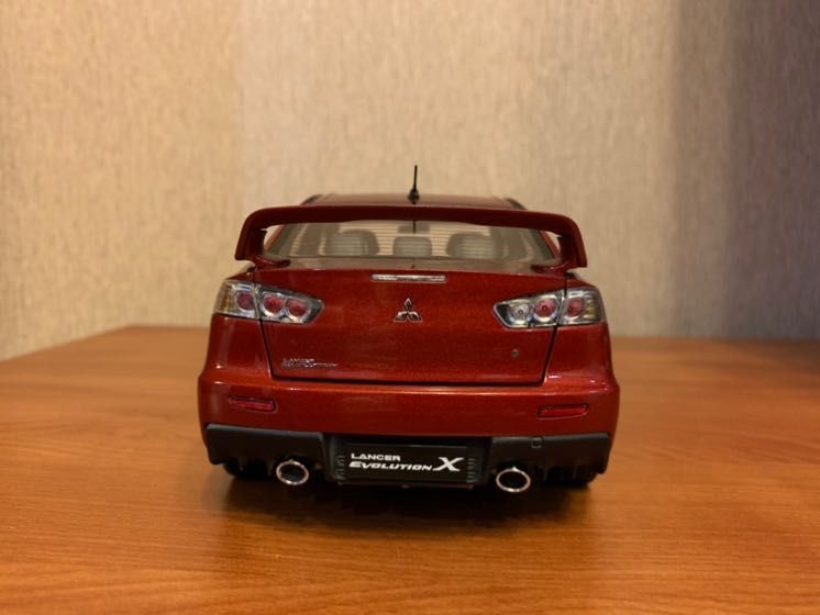 Модель Mitsubishi Lancer Evolution X 1/18 от CSM