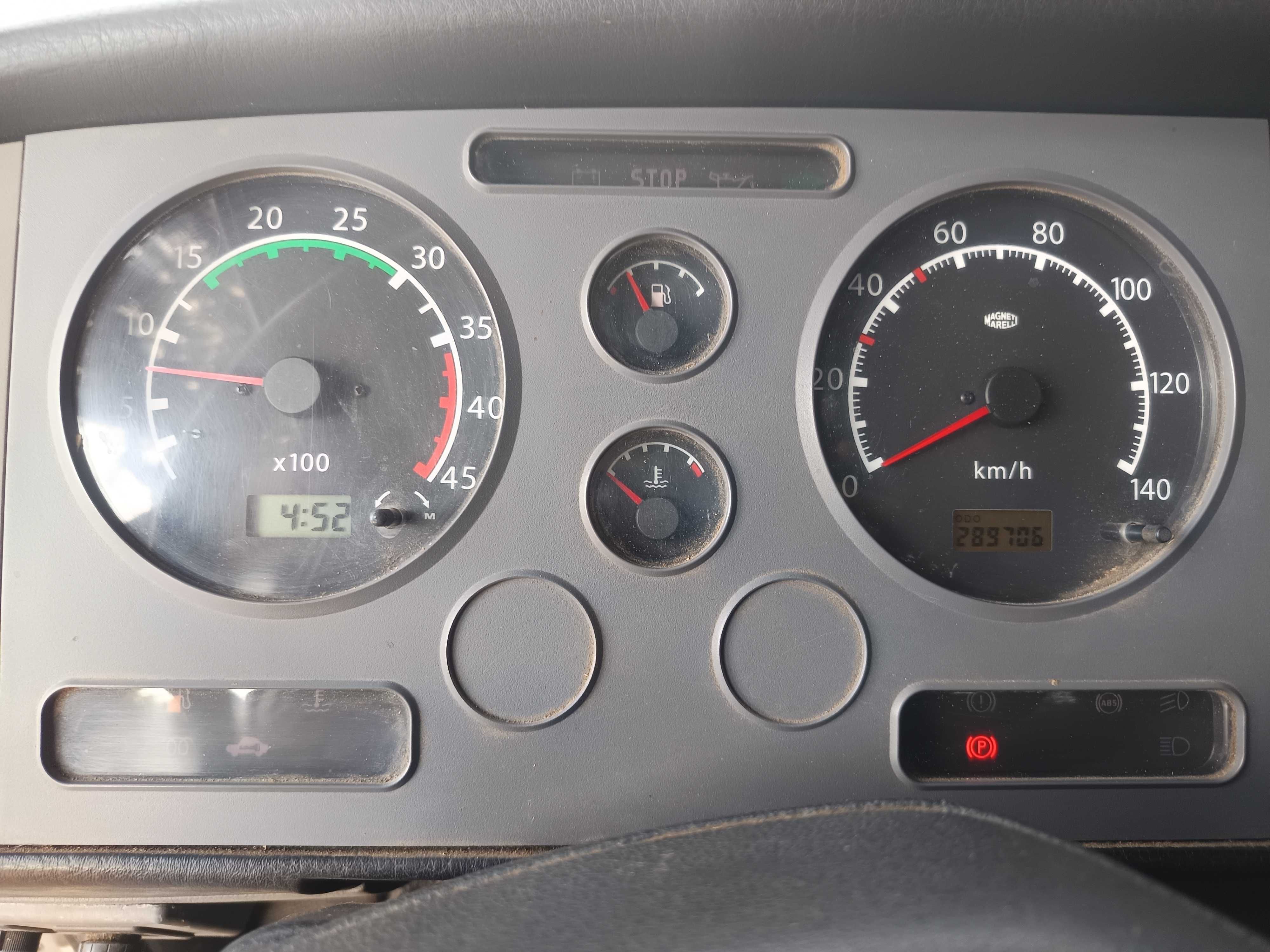 Nissan atleon basculante, ligeira