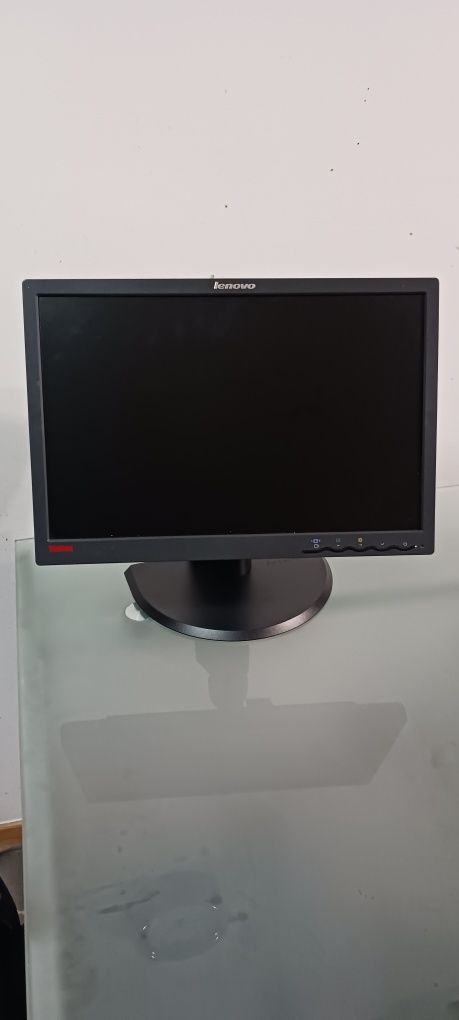 Monitor PC Lenovo