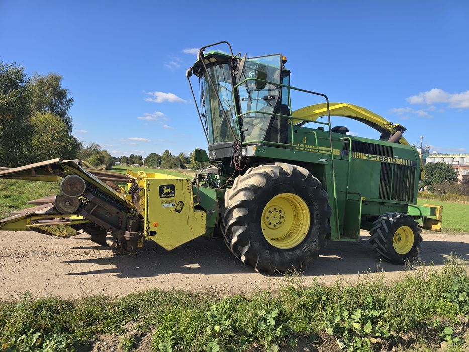 Sieczkarnia John Derre 6910